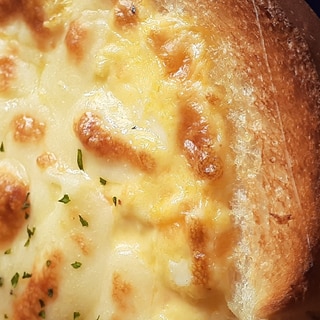 たまごマヨネーズとくるみのチーズトースト